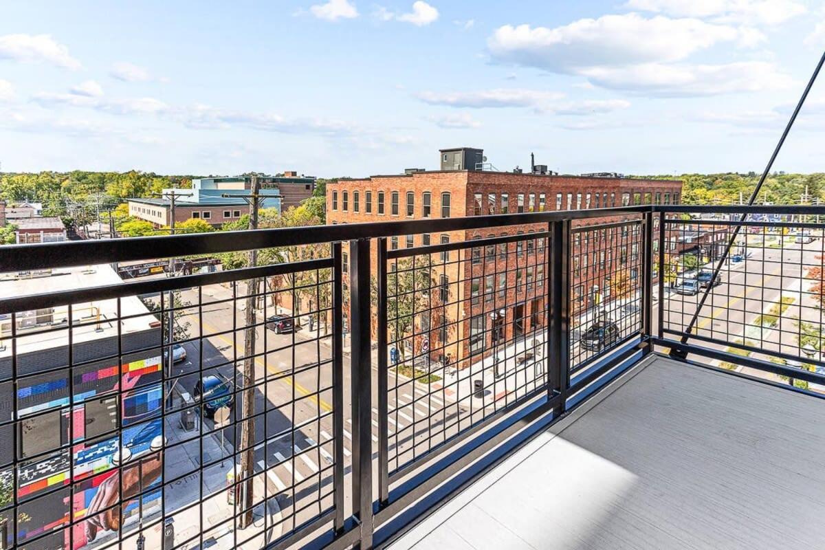 Downtown Ann Arbor 2 King Bed Balcony Apartment Exterior photo