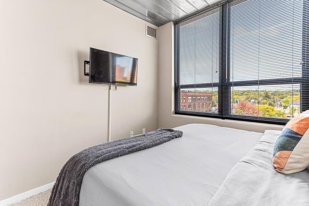 Downtown Ann Arbor 2 King Bed Balcony Apartment Exterior photo