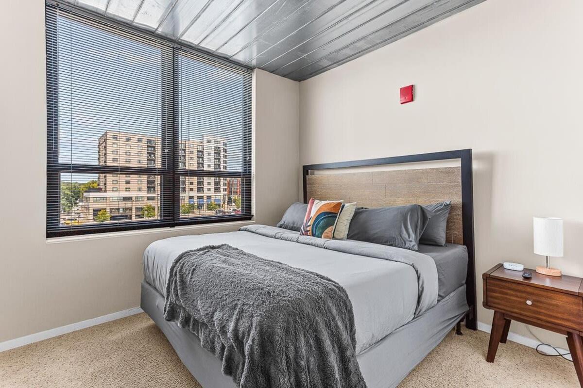 Downtown Ann Arbor 2 King Bed Balcony Apartment Exterior photo
